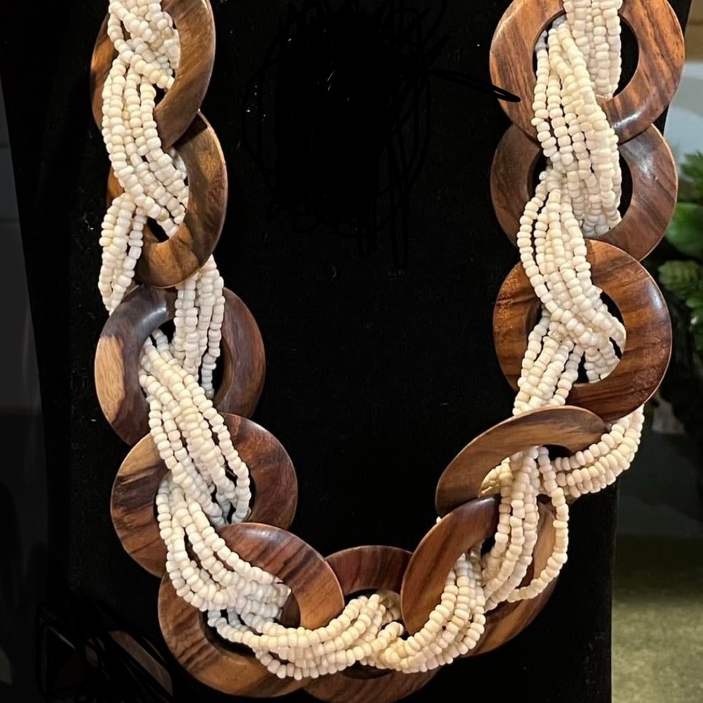 Elegant Cream and Brown Beaded Necklace